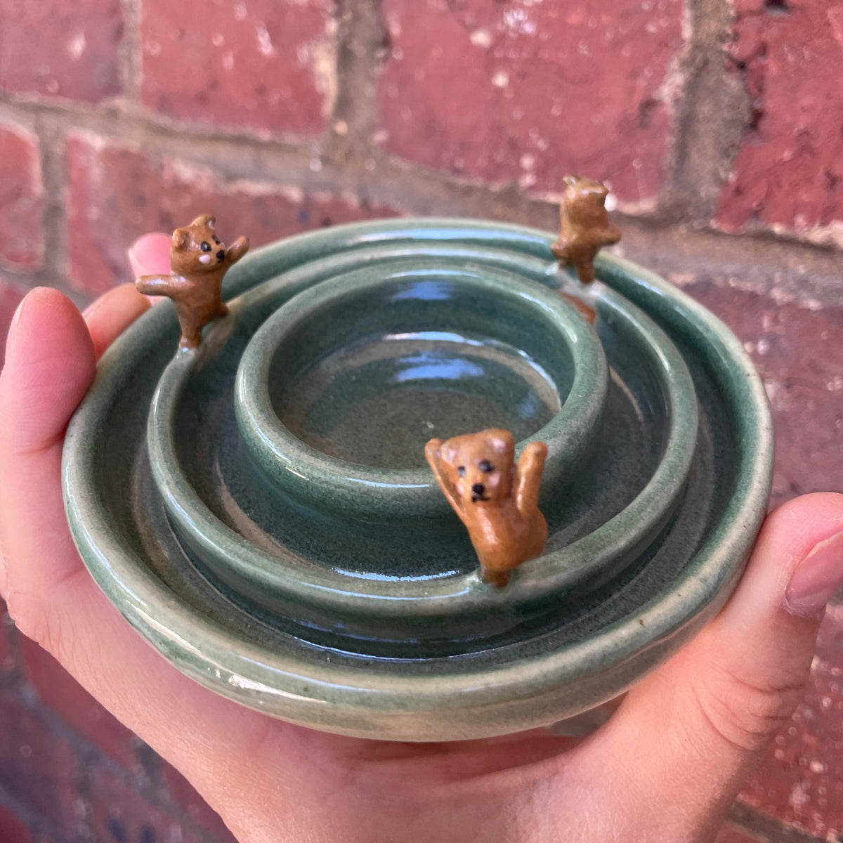 Dancing bears candle holder (light green)