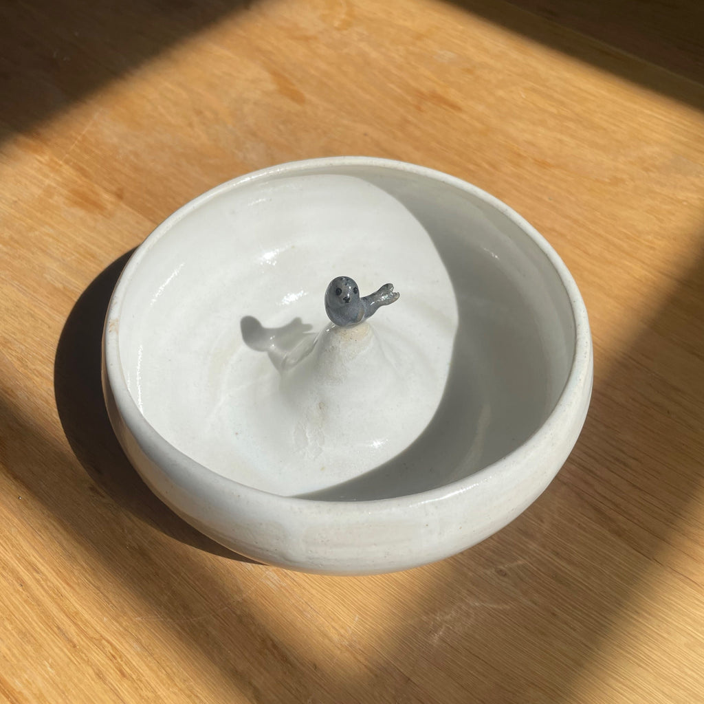 Arf arf snack/dip bowl - light grey seal