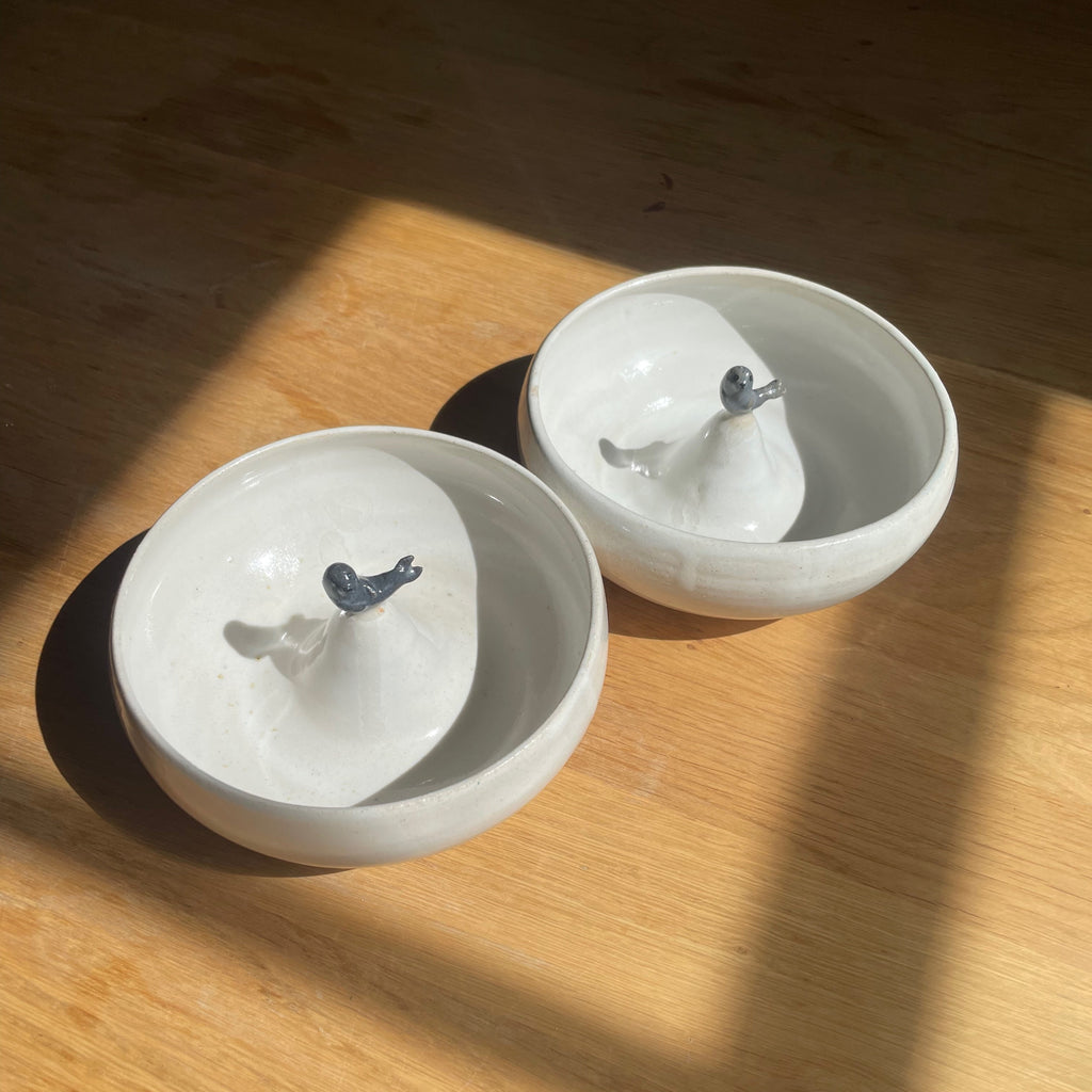 Arf arf snack/dip bowl - light grey seal