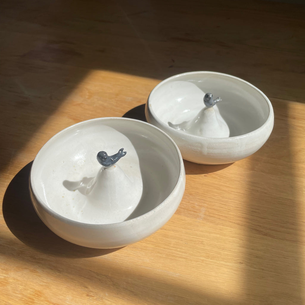 Arf arf snack/dip bowl - dark grey seal