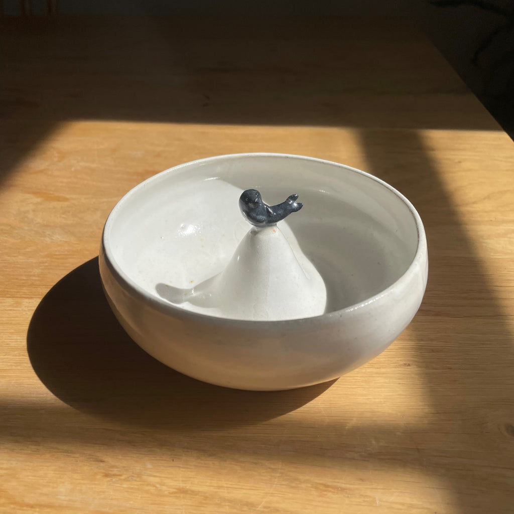 Arf arf snack/dip bowl - dark grey seal