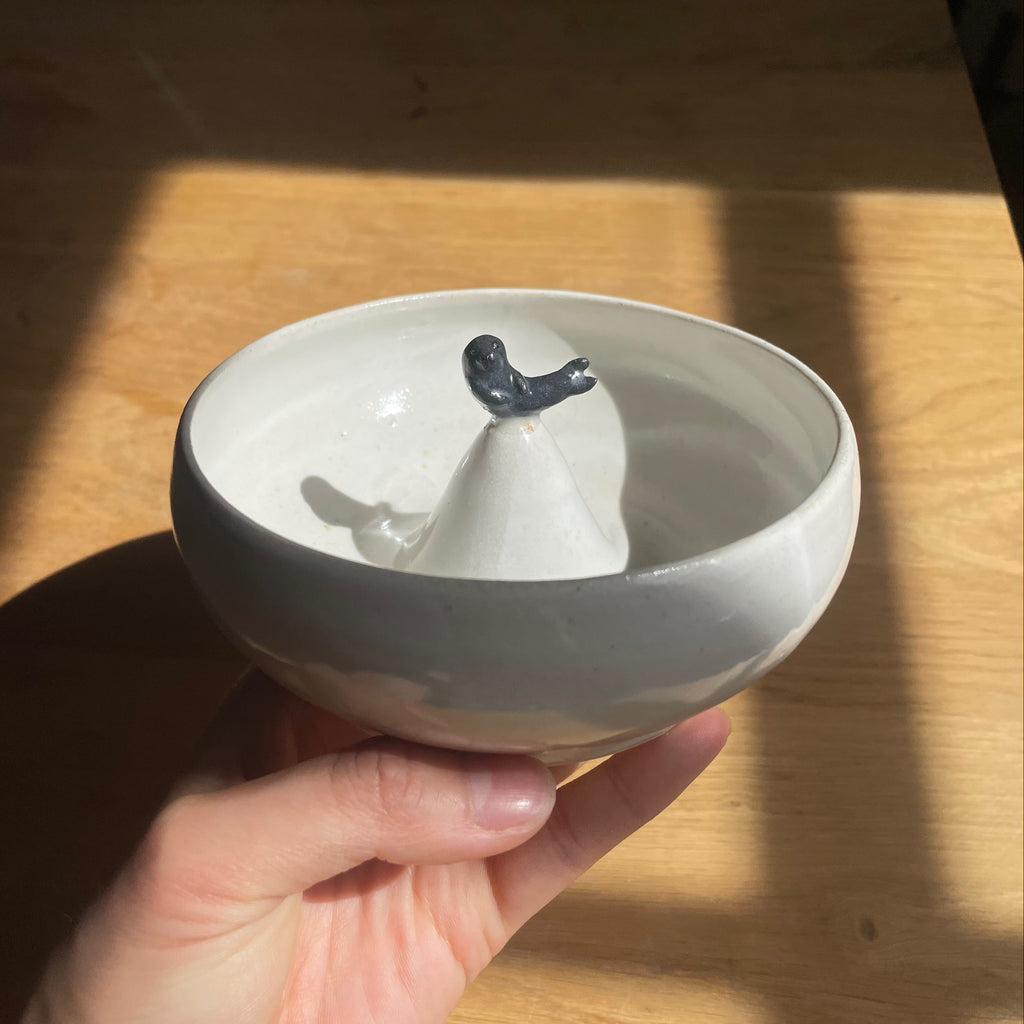Arf arf snack/dip bowl - dark grey seal